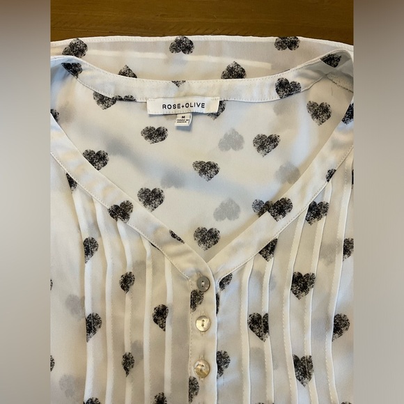 Rose & Olive Cream Pleated Blouse with Relaxed Fit - Picture 3 of 5